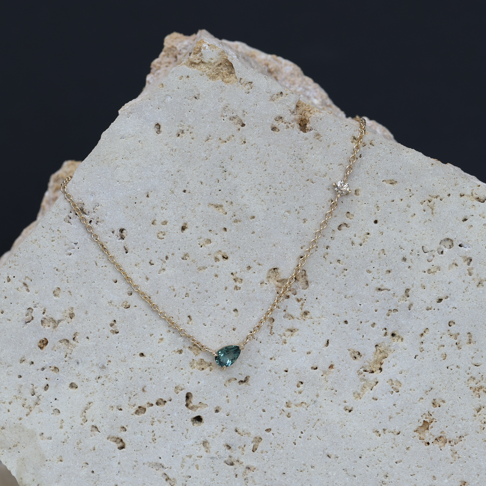 TOI ET MOI / SAPPHIRE & CHAMPAGNE DIAMOND NECKLACE