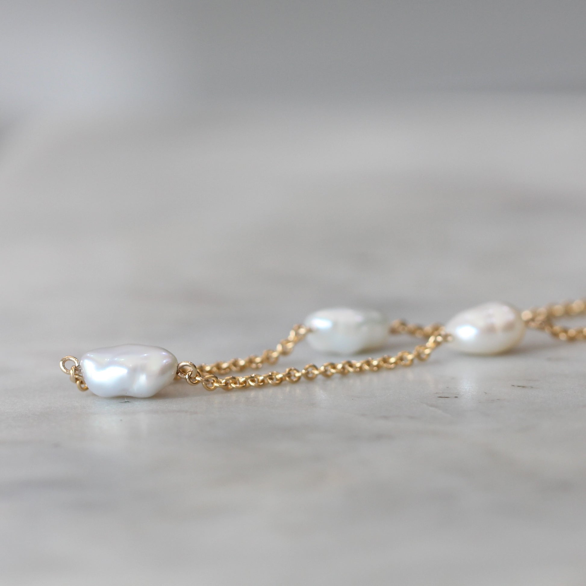 natural pearl bracelet yellow gold