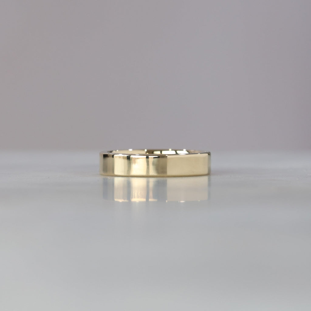 rhae 4mm gold wedding band