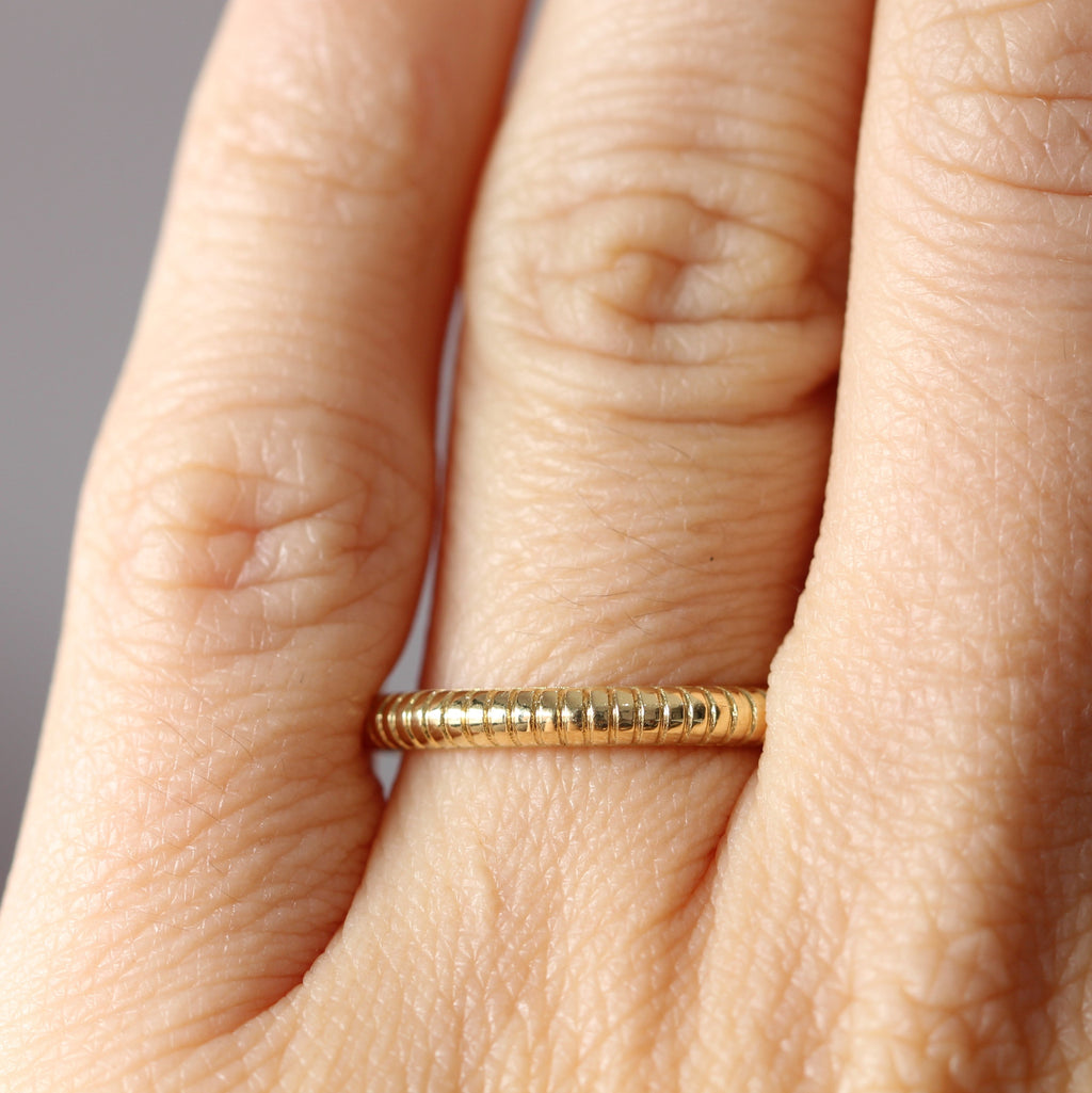 sol detailed wedding band