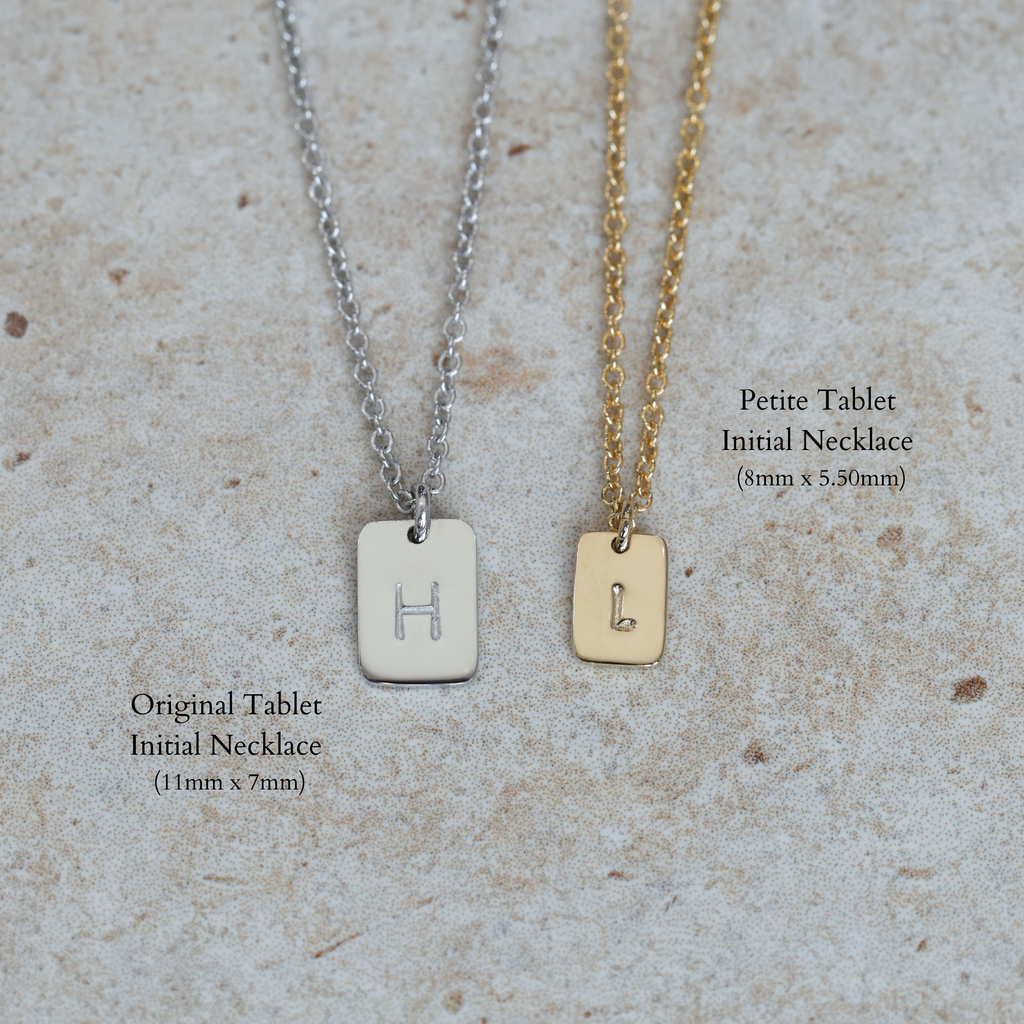 PETITE TABLET INITIAL | NECKLACE