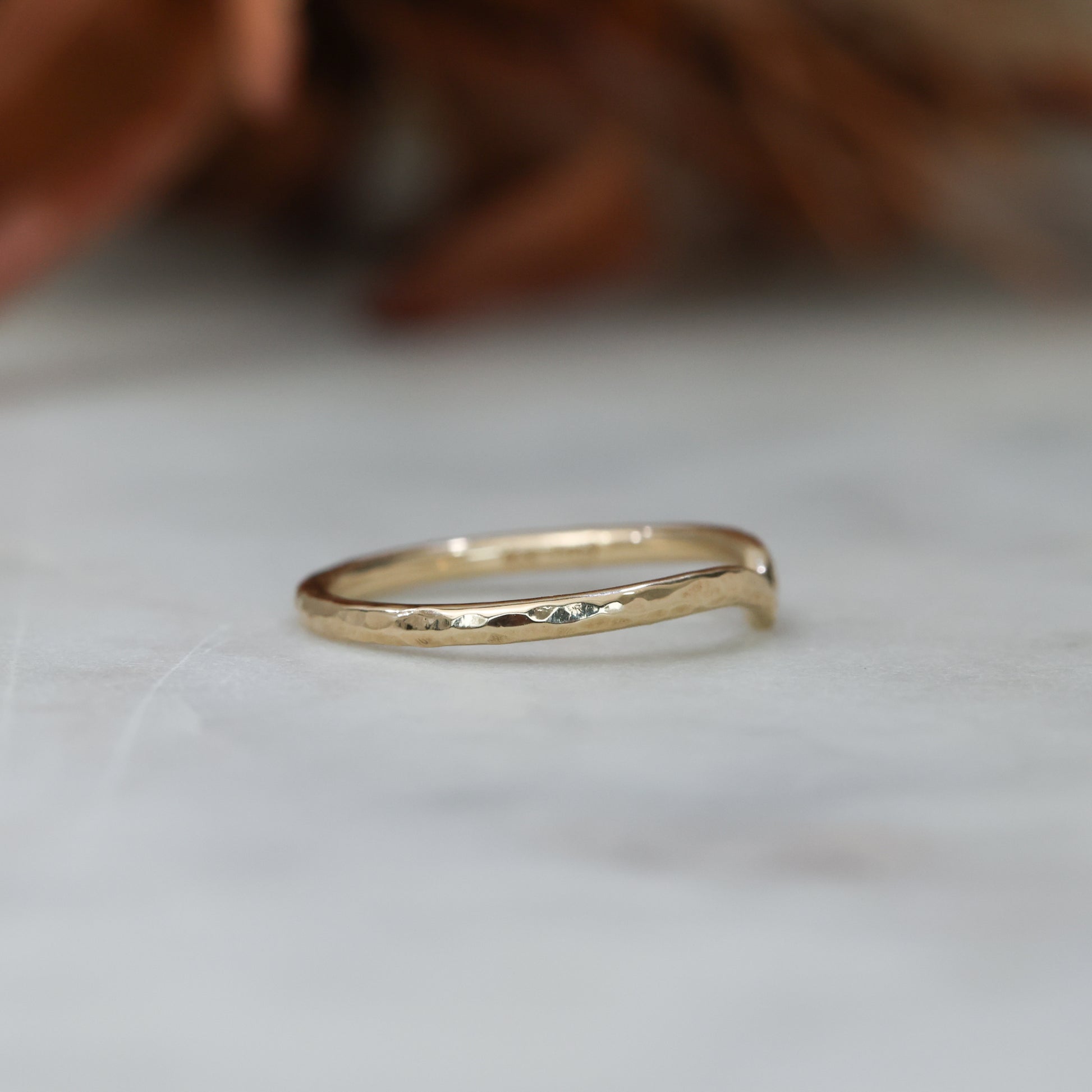 textured billy wedding band profile