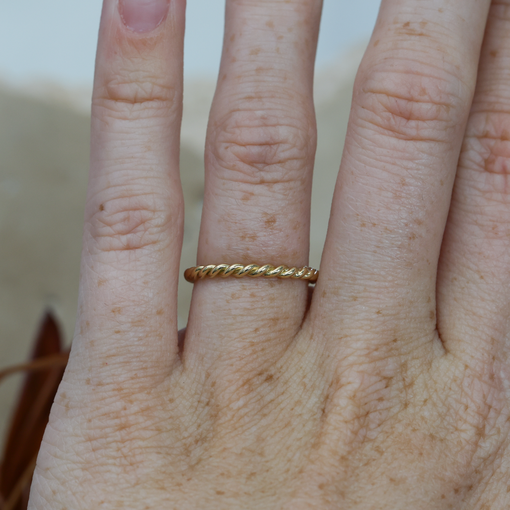 AVA TIGHT TWIST / WEDDING BAND