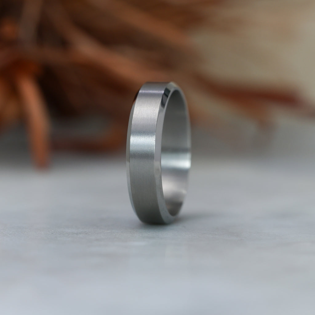 titanium bevelled edge wedding band front