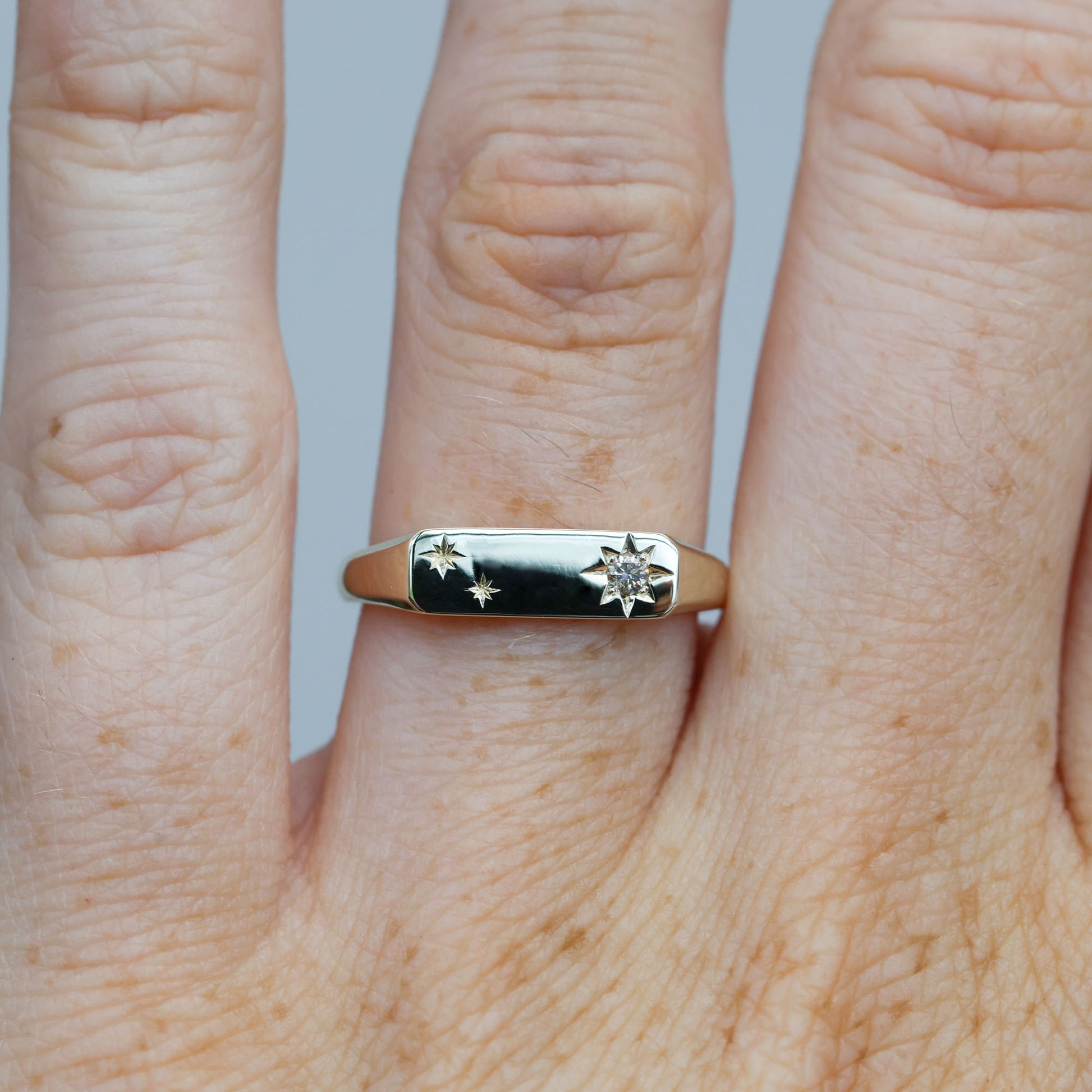 TWO STAR & CHAMPAGNE DIAMOND | BAR SIGNET