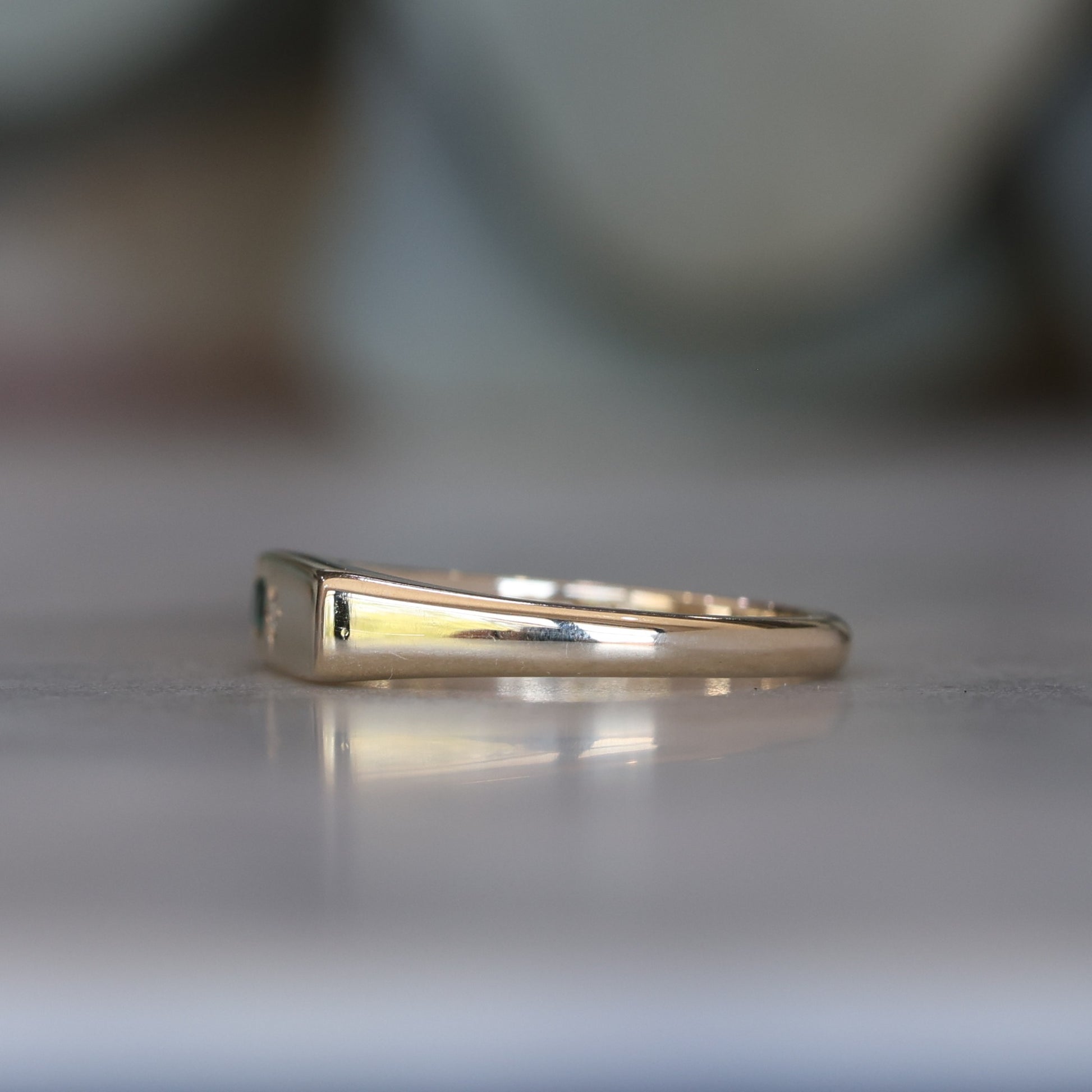 yellow gold Diamond and Sapphire bar signet ring side