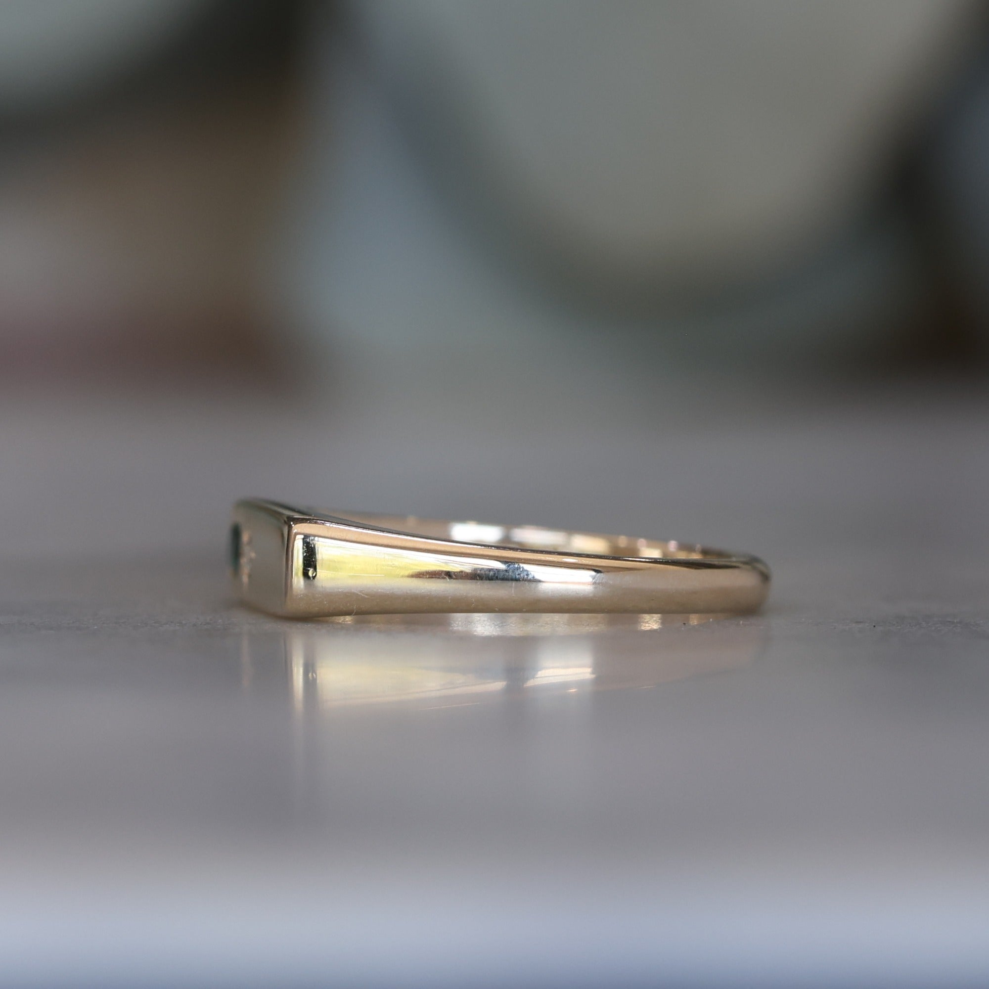 yellow gold Diamond and Sapphire bar signet ring side