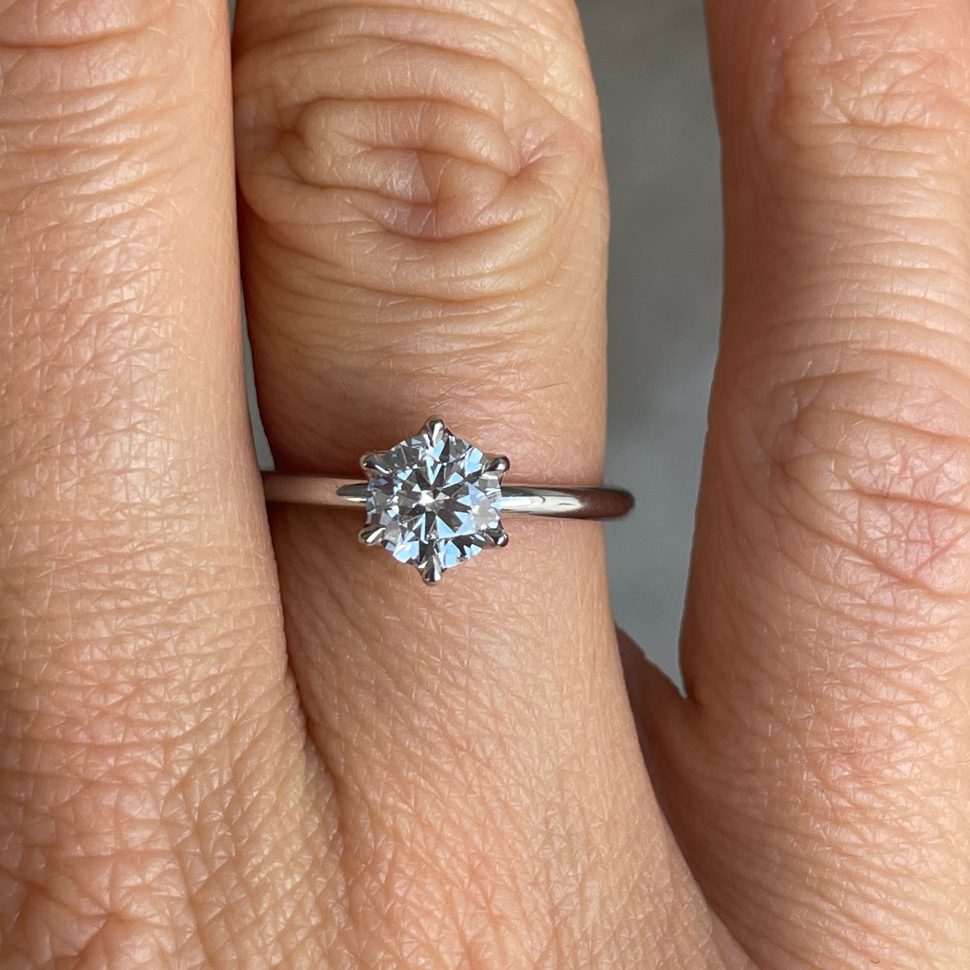 WHITE LAB DIAMOND / LOTUS RING