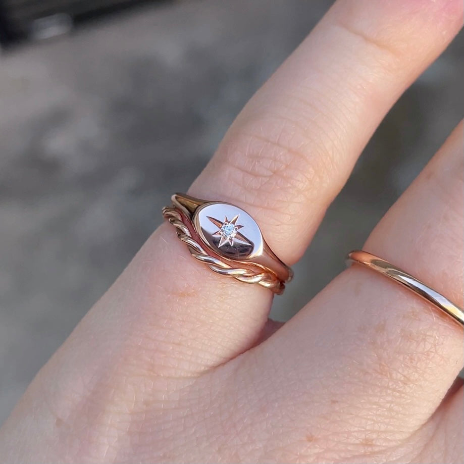 DIAMOND SET | OVAL SIGNET RING
