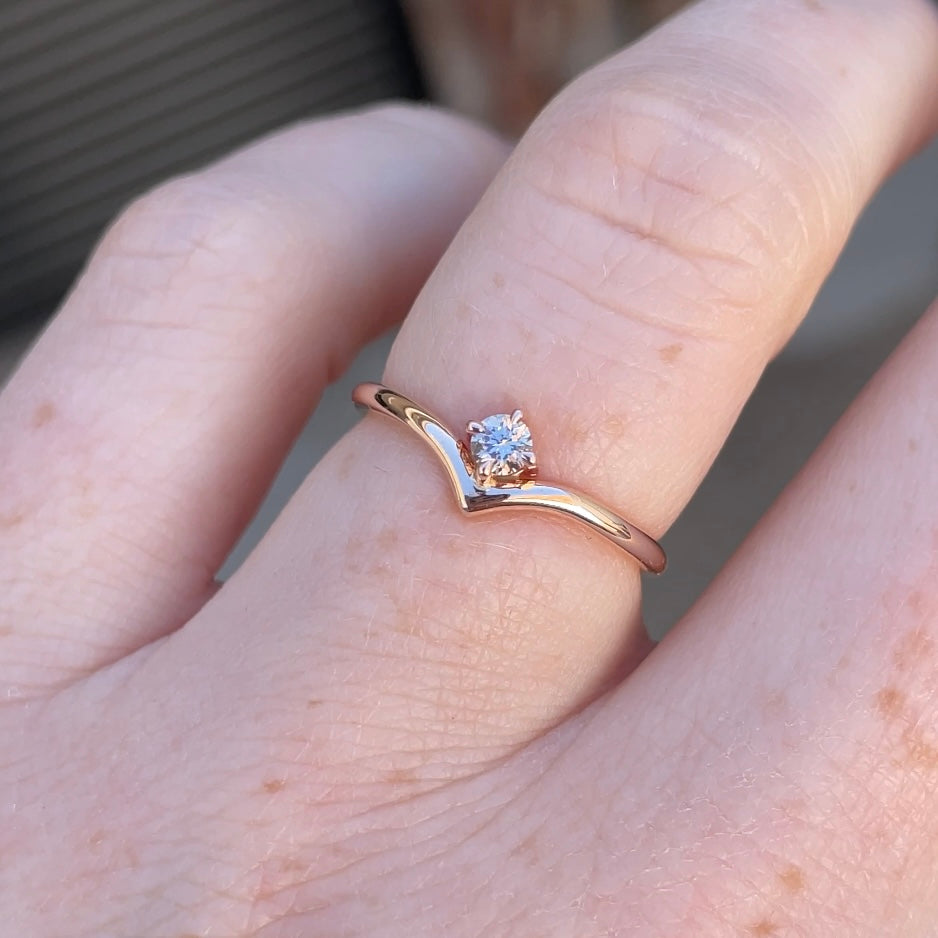 CHAMPAGNE DIAMOND / CHEVRON RING