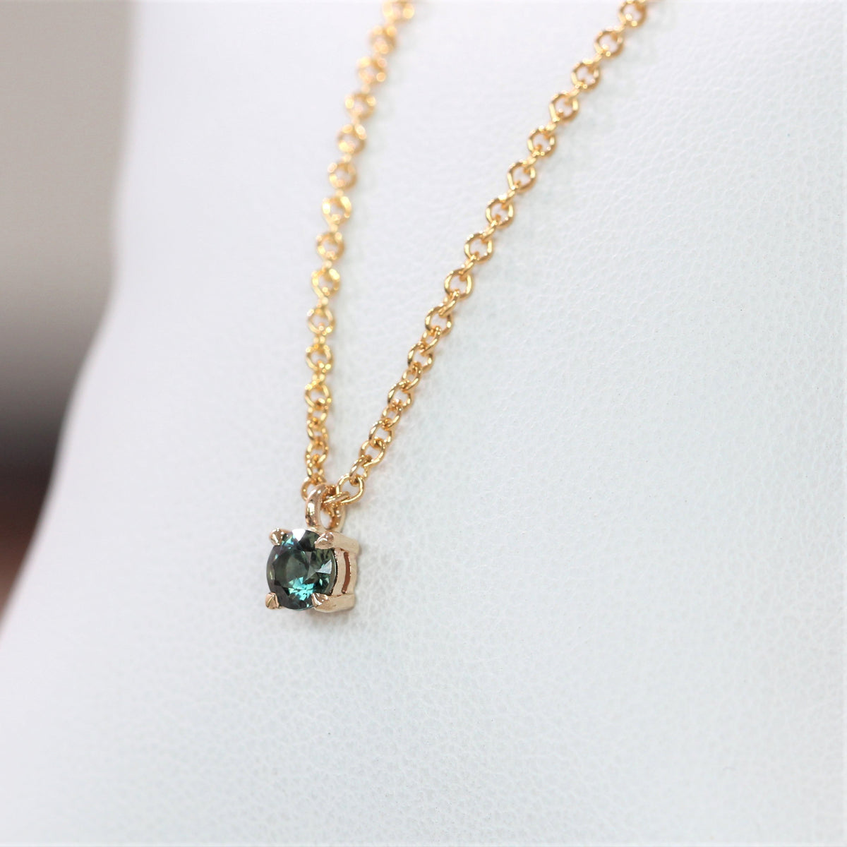 4mm round cut australian sapphire necklace
