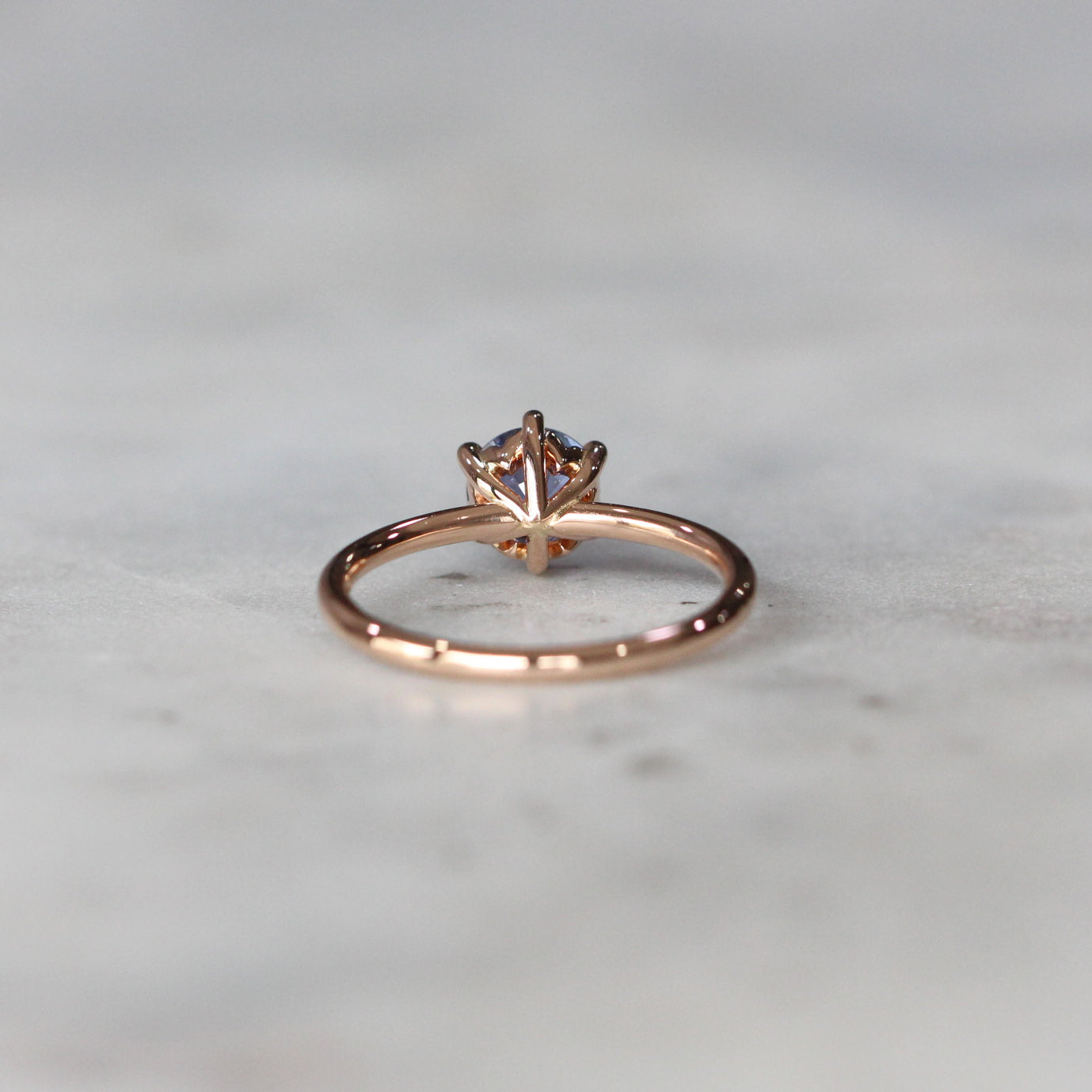 ROUND CEYLON / SAPPHIRE RING