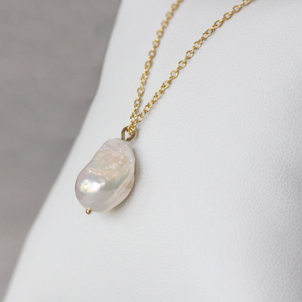Drop pearl necklace