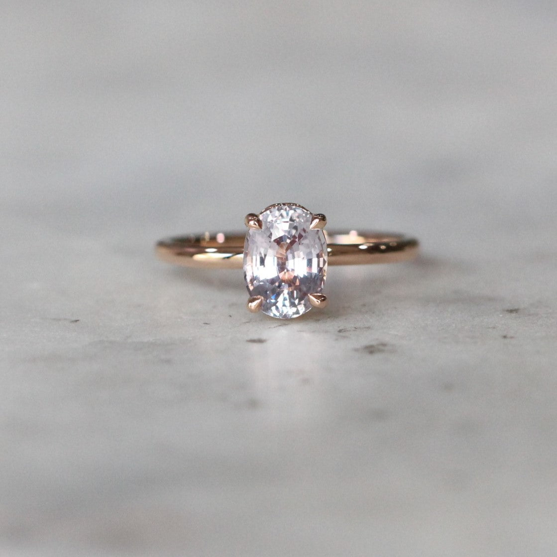 OVAL / LILAC CEYLON SOLITAIRE RING