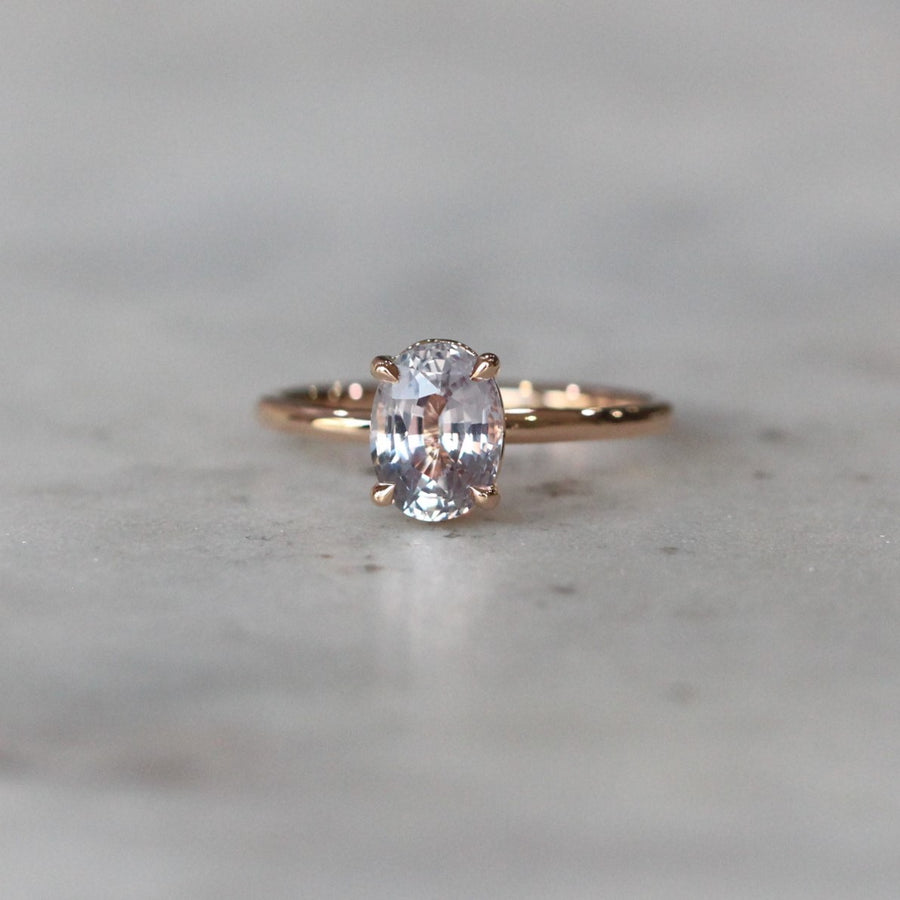 OVAL / LILAC CEYLON SOLITAIRE RING