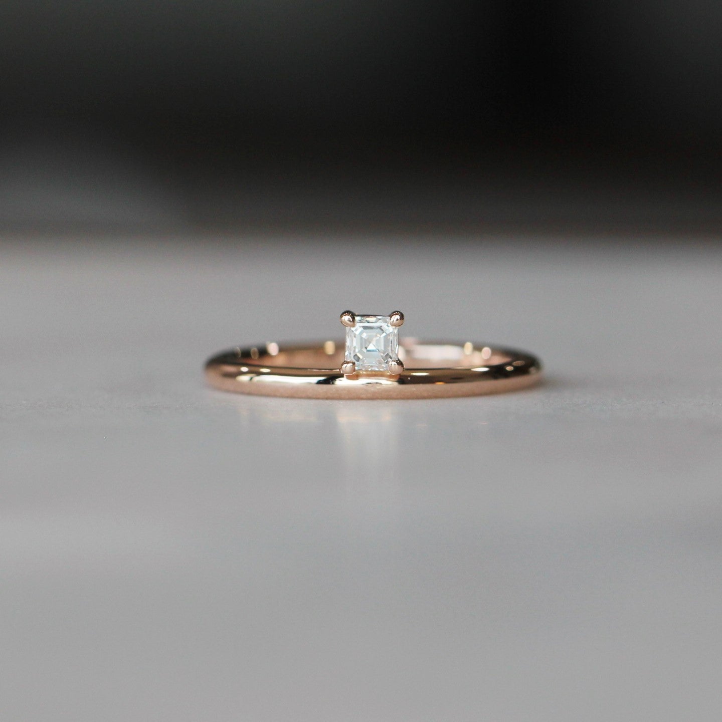 ASSCHER / DIAMOND RING