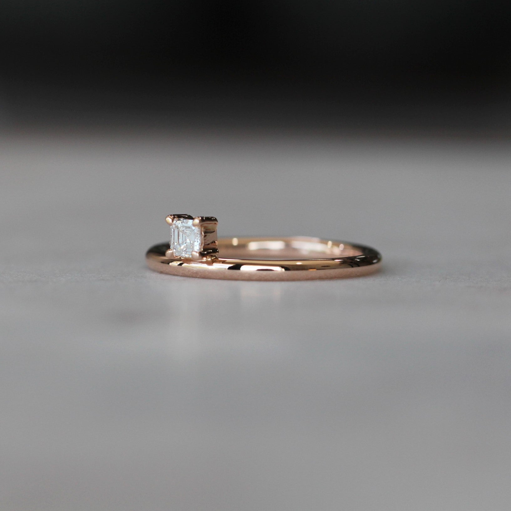 ASSCHER / DIAMOND RING