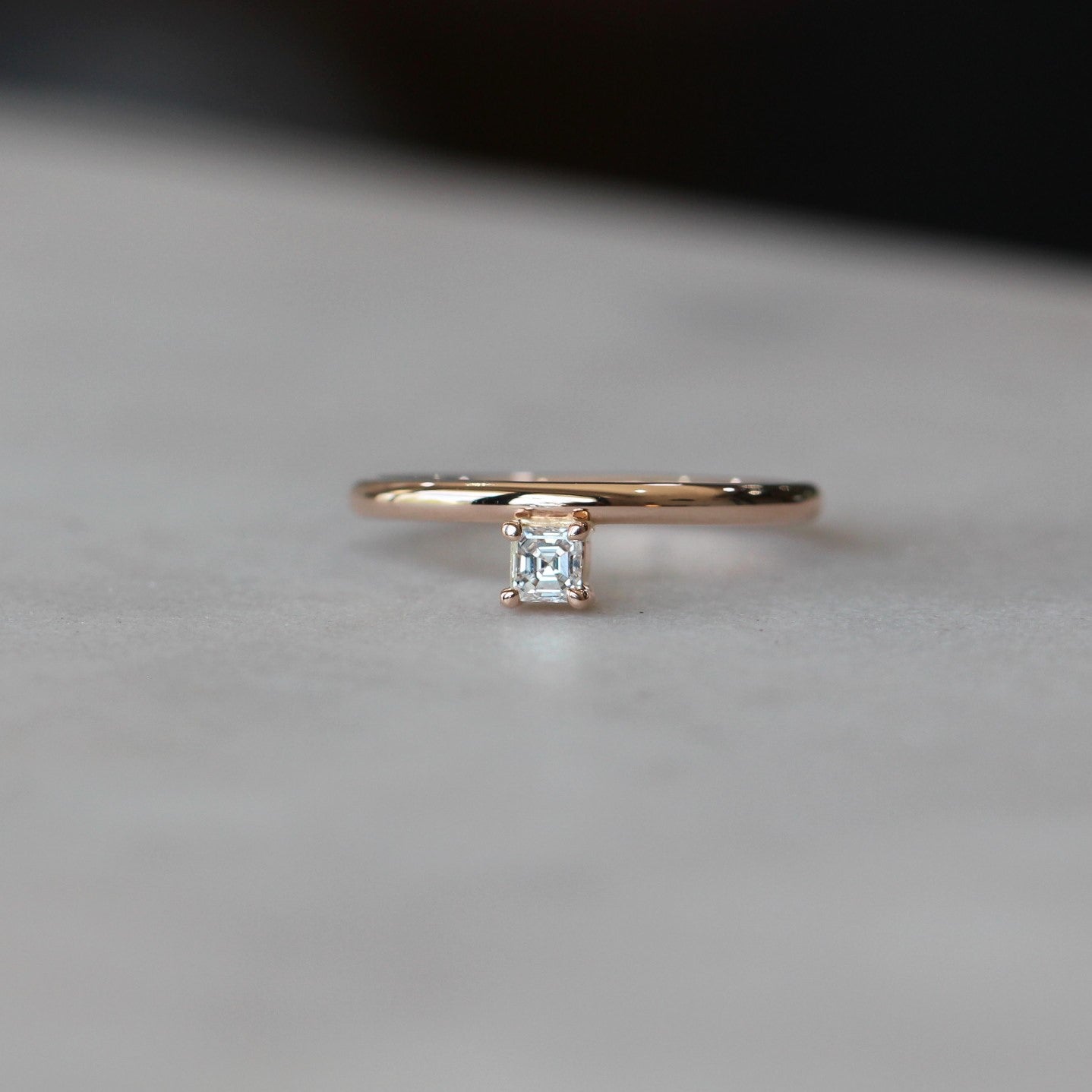 ASSCHER / DIAMOND RING