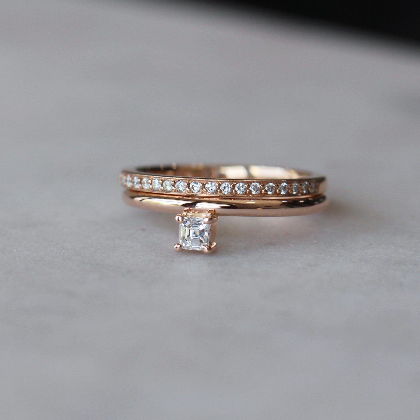 ASSCHER / DIAMOND RING