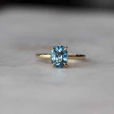 OVAL / CEYLON SAPPHIRE RING