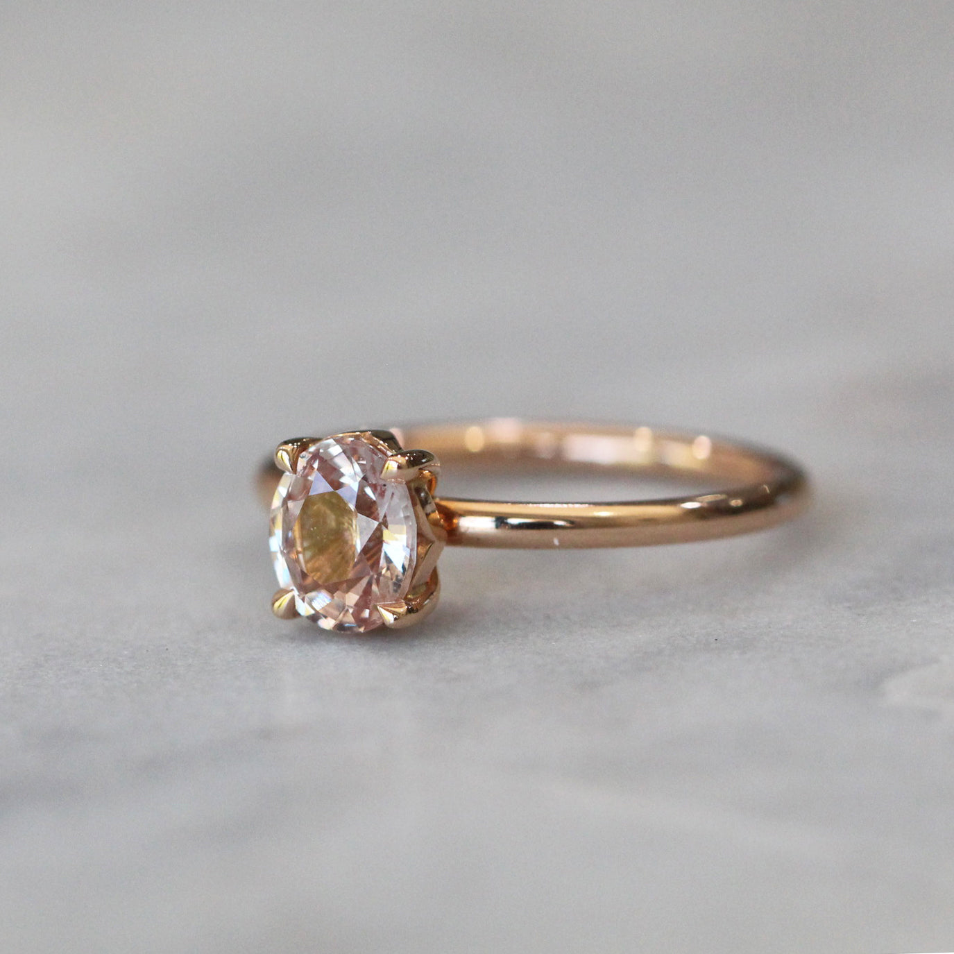 OVAL / PEACH CEYLON SOLITAIRE RING
