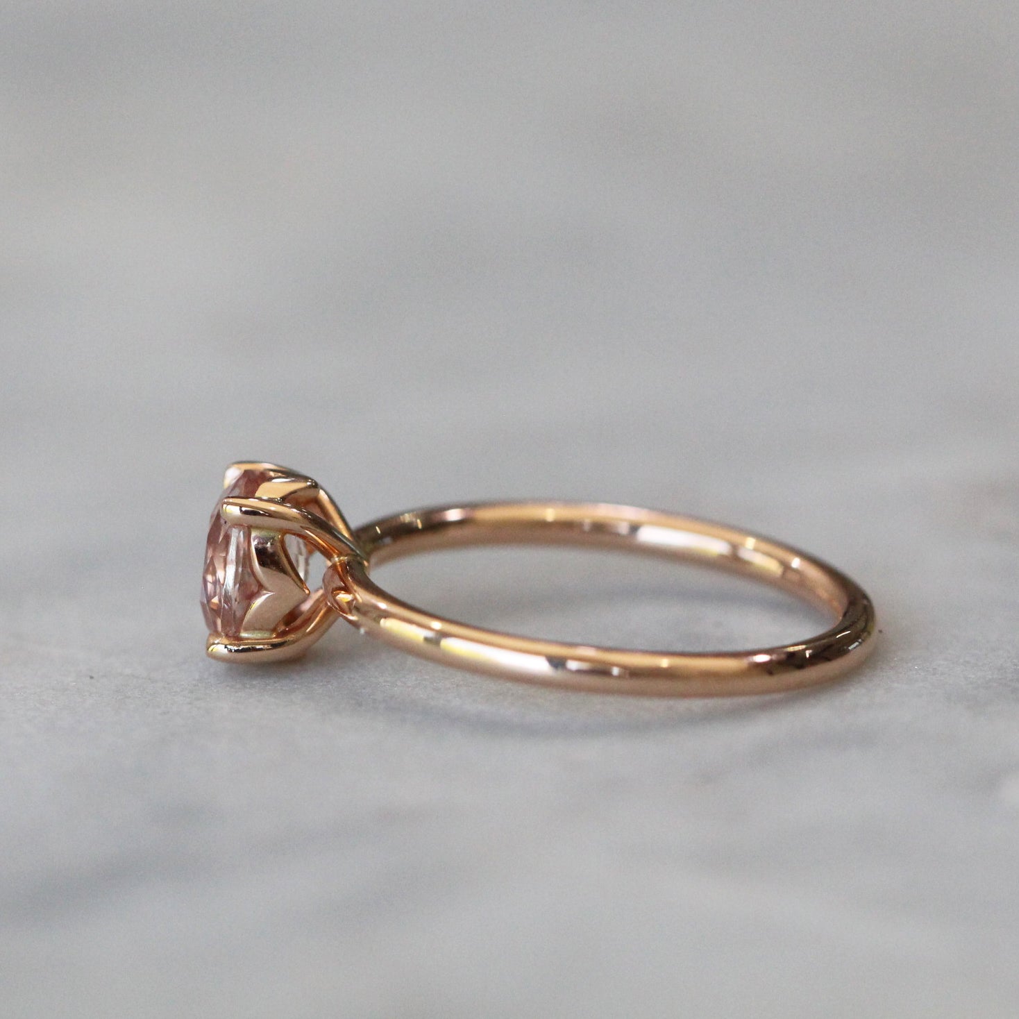 OVAL / PEACH CEYLON SOLITAIRE RING