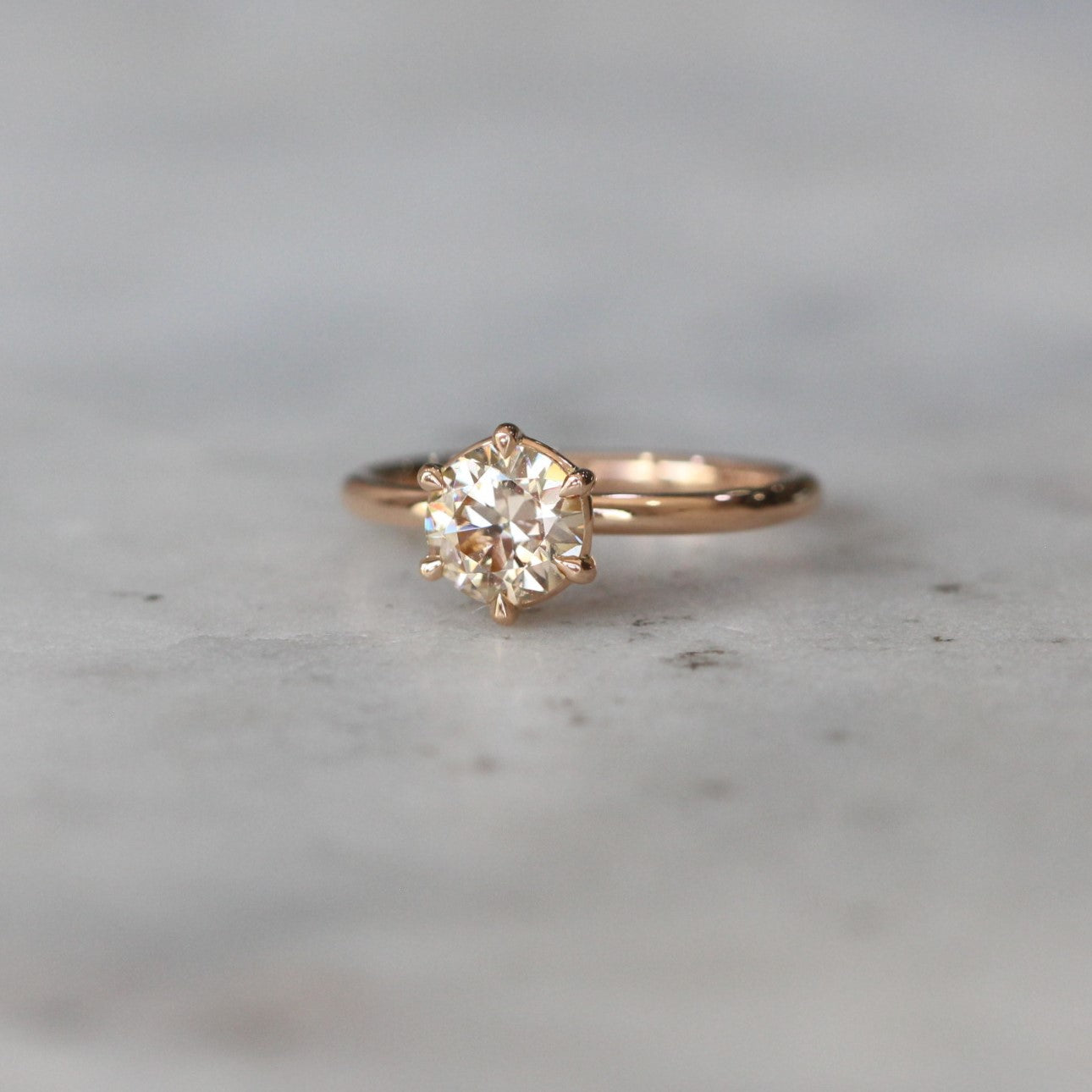 ROUND / ZIRCON RING
