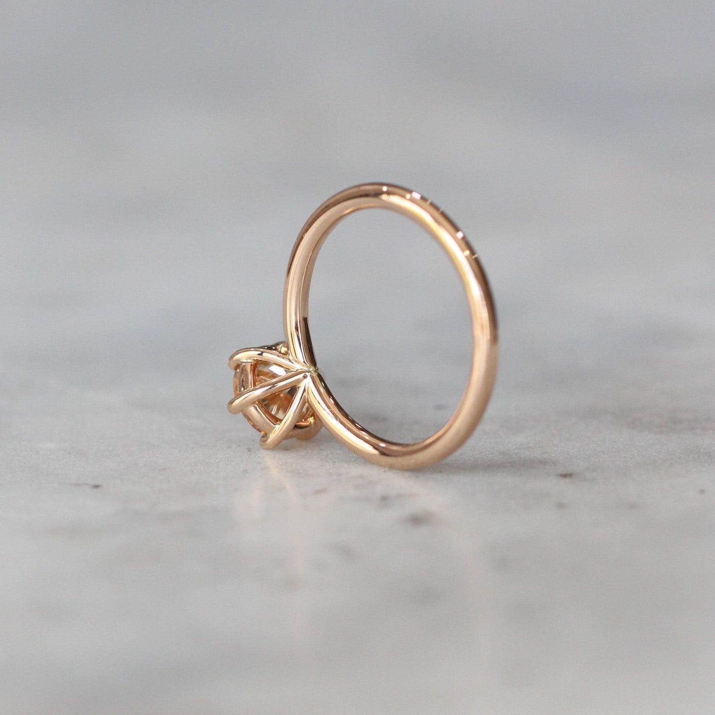 6 CLAW ROUND MORGANITE / RING