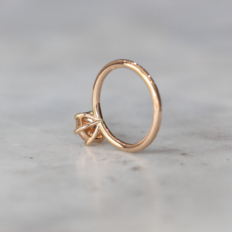 ROUND / ZIRCON RING