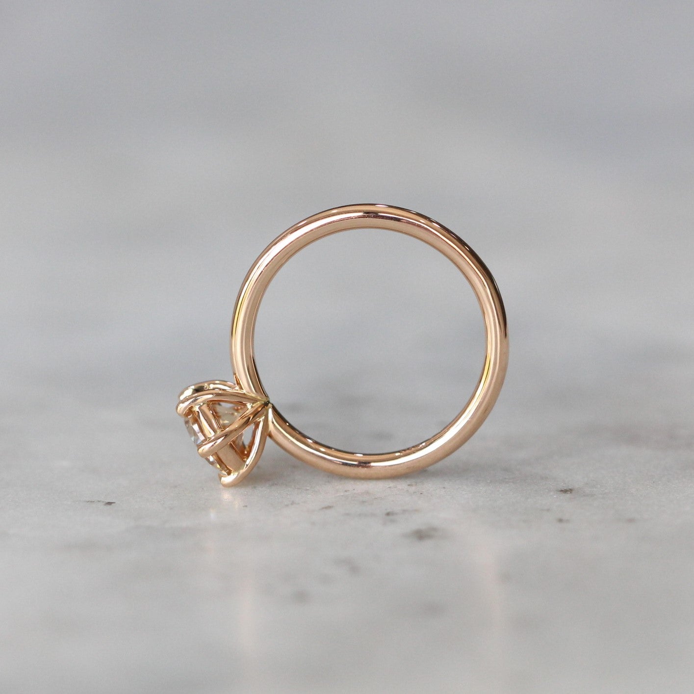 ROUND / ZIRCON RING
