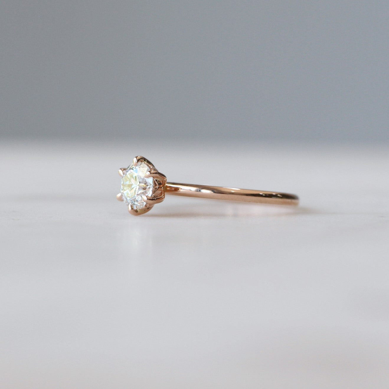 ROUND DIAMOND / SOLITAIRE RING II