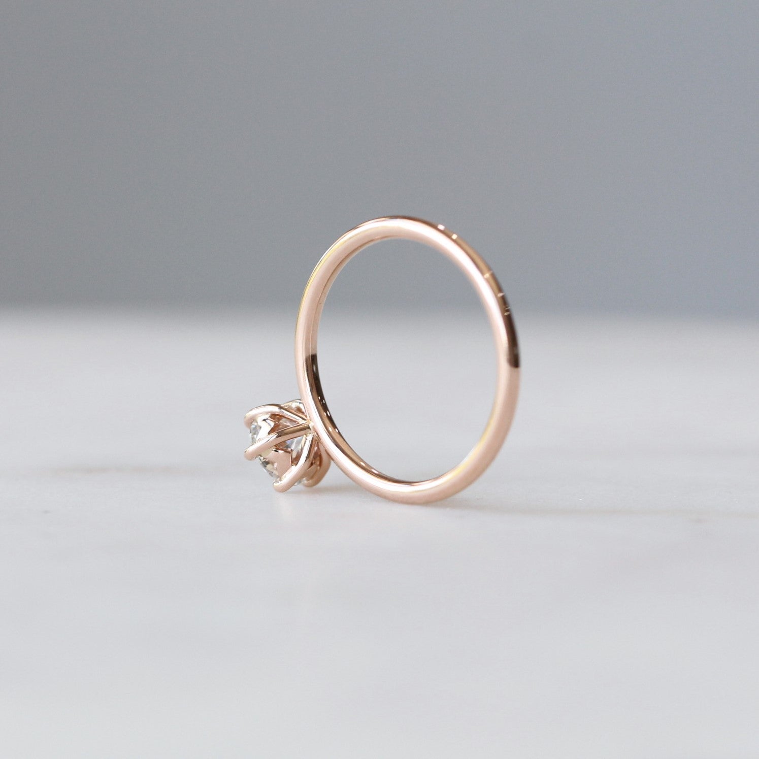 ROUND DIAMOND / SOLITAIRE RING II