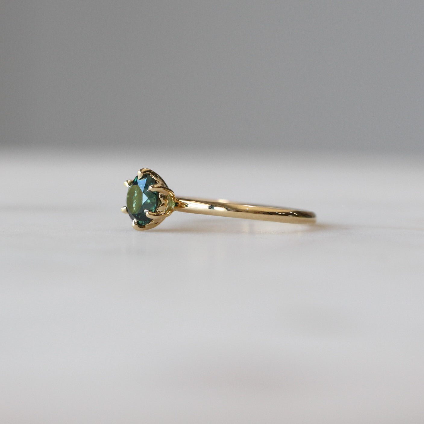 ROUND / SAPPHIRE SOLITAIRE RING TWO