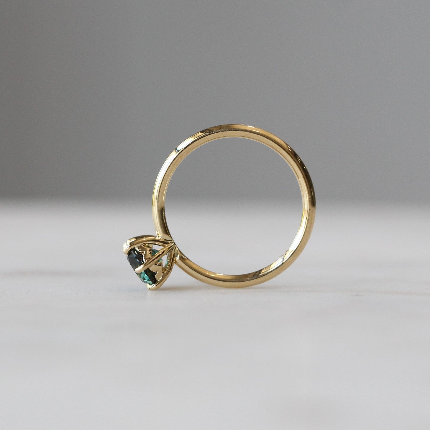 ROUND / SAPPHIRE SOLITAIRE RING TWO