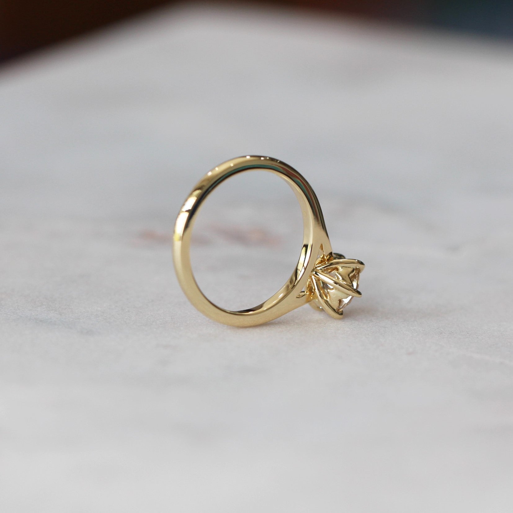 ARGYLE / SOLITAIRE RING