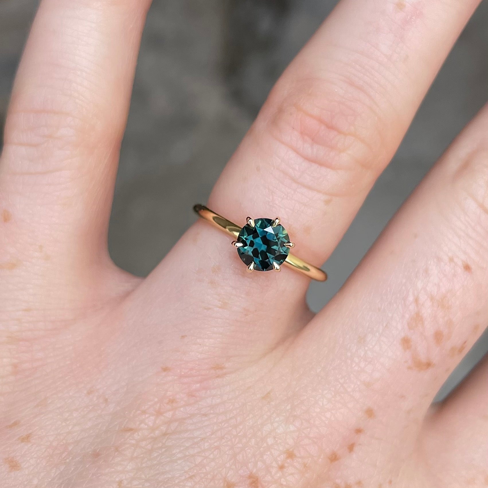 ROUND / SAPPHIRE SOLITAIRE RING TWO