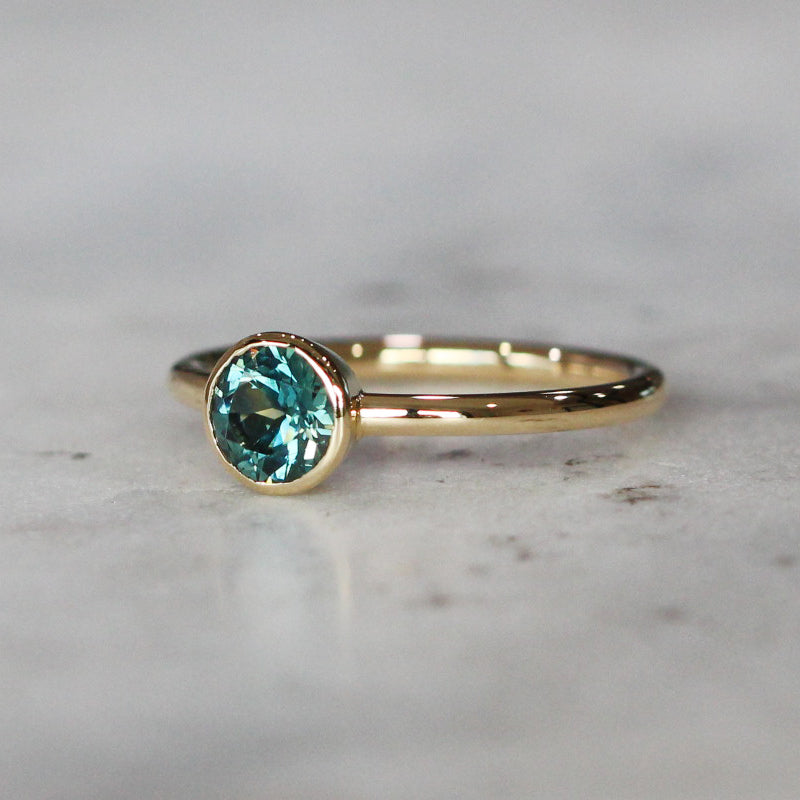 ROUND PARTI SAPPHIRE / BEZEL RING