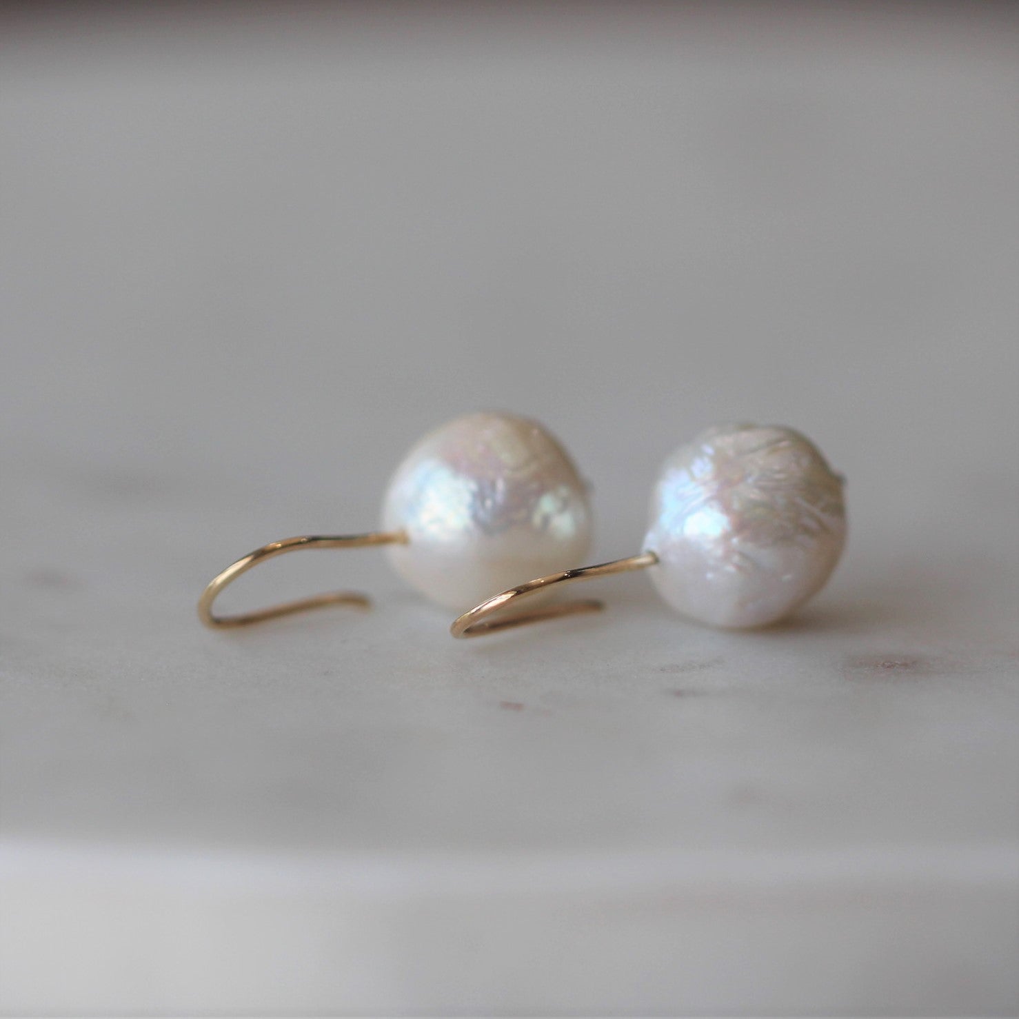 PEARL HOOK / EARRINGS