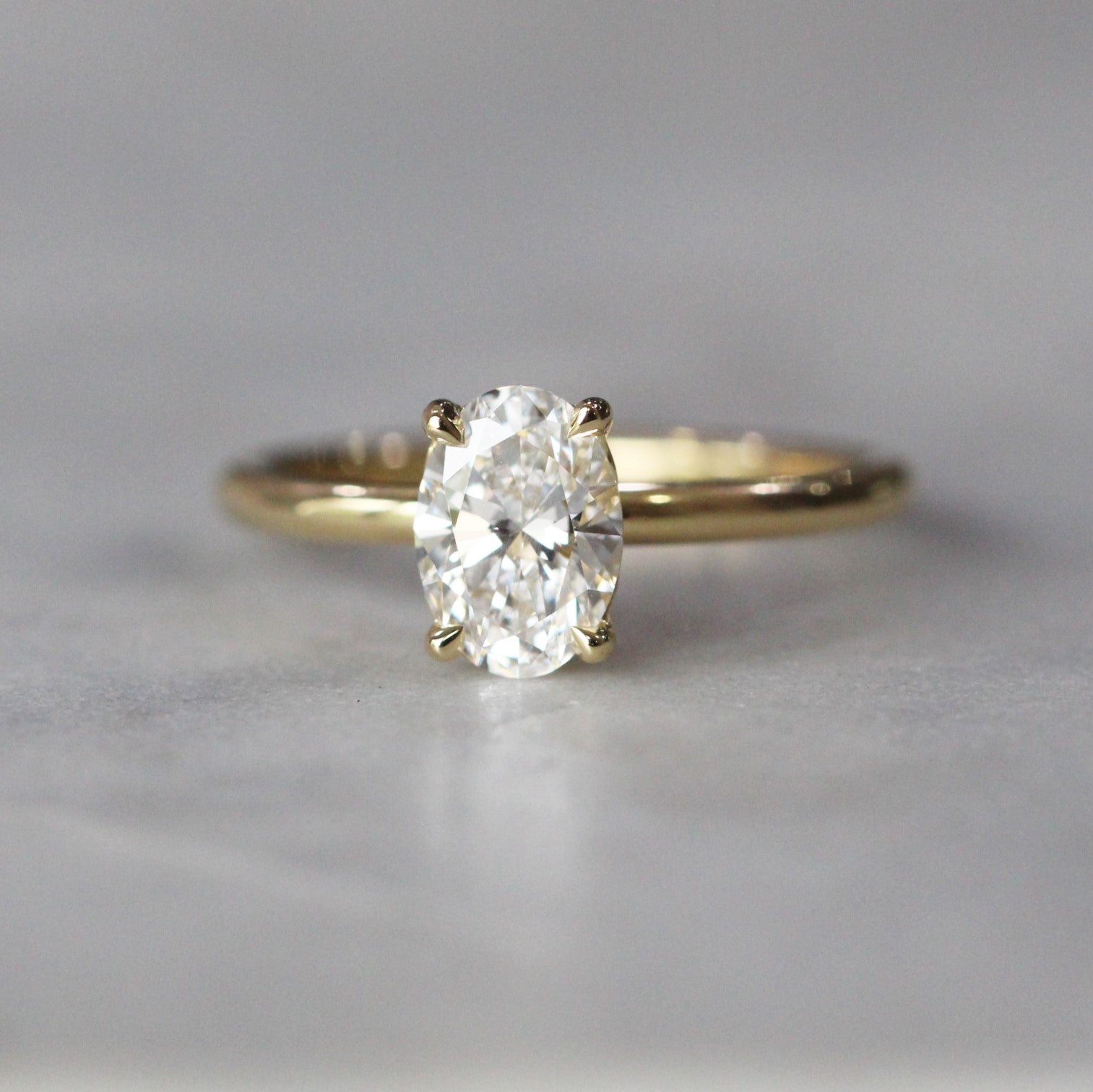 OVAL LAB DIAMOND / SOLITAIRE