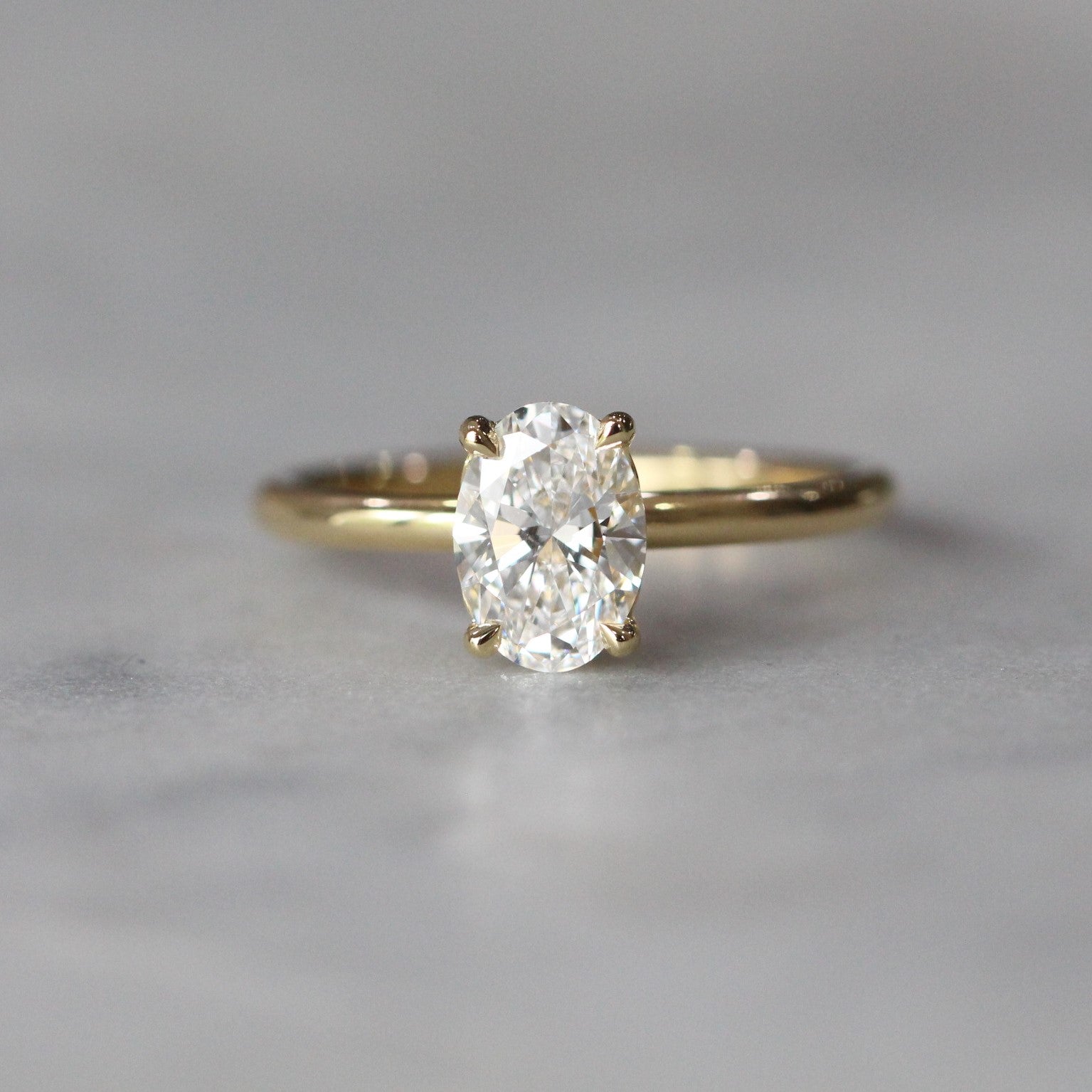 OVAL LAB DIAMOND / SOLITAIRE