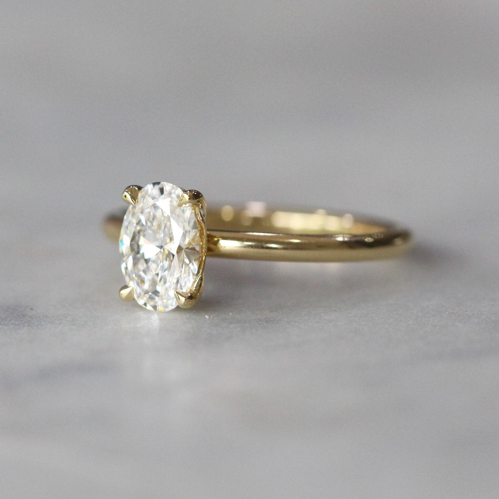 OVAL LAB DIAMOND / SOLITAIRE