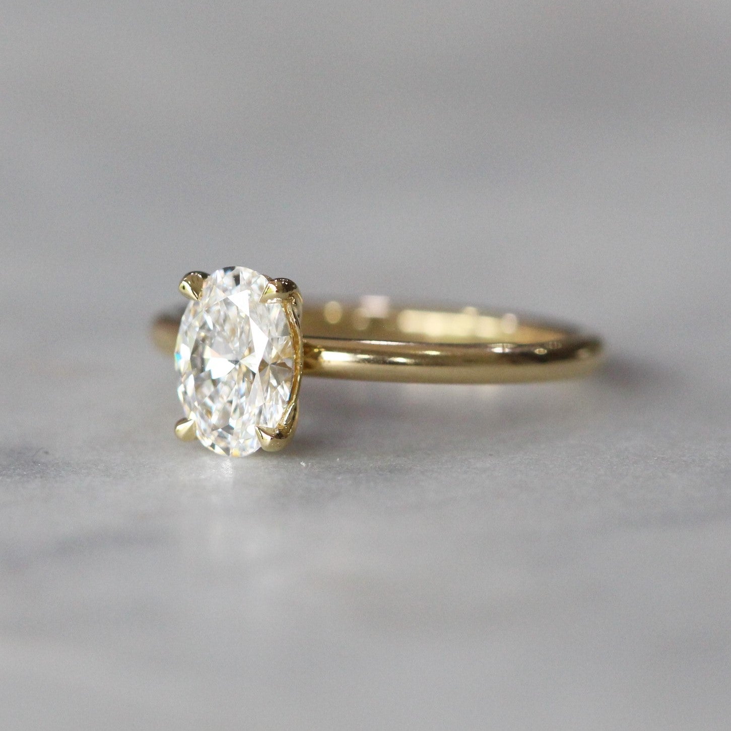 OVAL LAB DIAMOND / SOLITAIRE