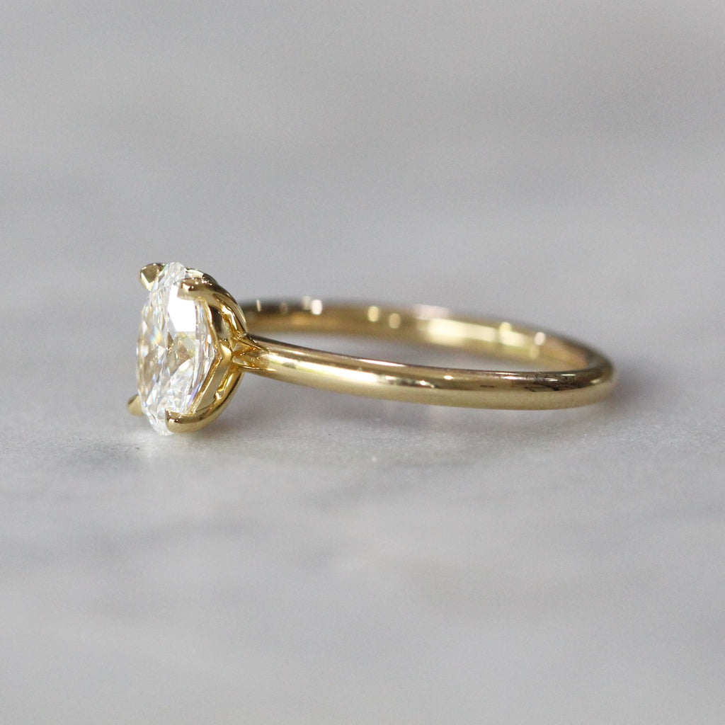 OVAL LAB DIAMOND / SOLITAIRE