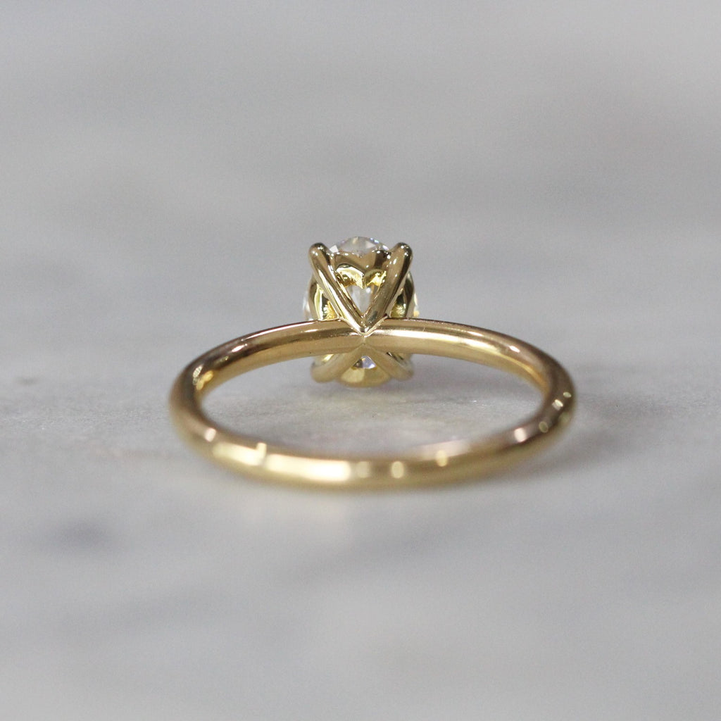 OVAL LAB DIAMOND / SOLITAIRE