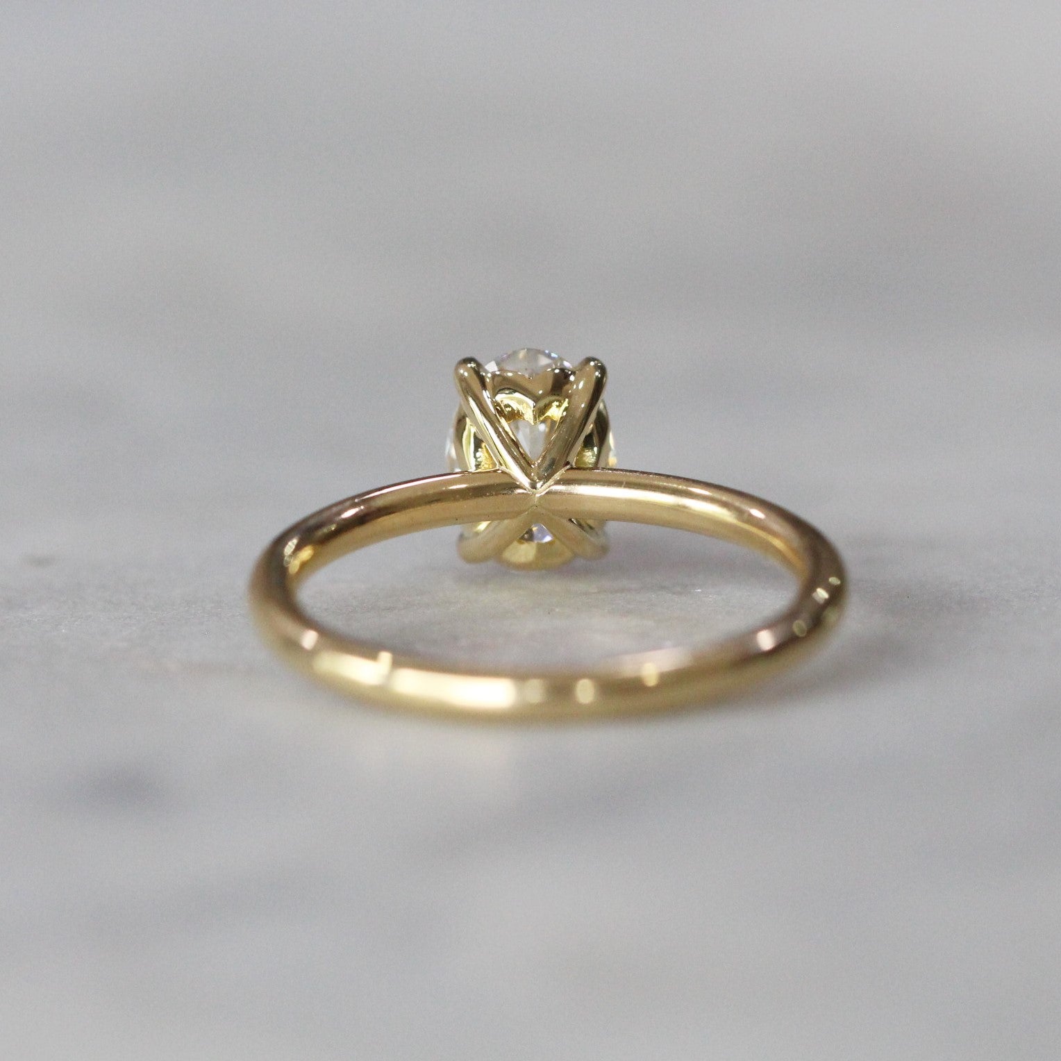 OVAL LAB DIAMOND / SOLITAIRE