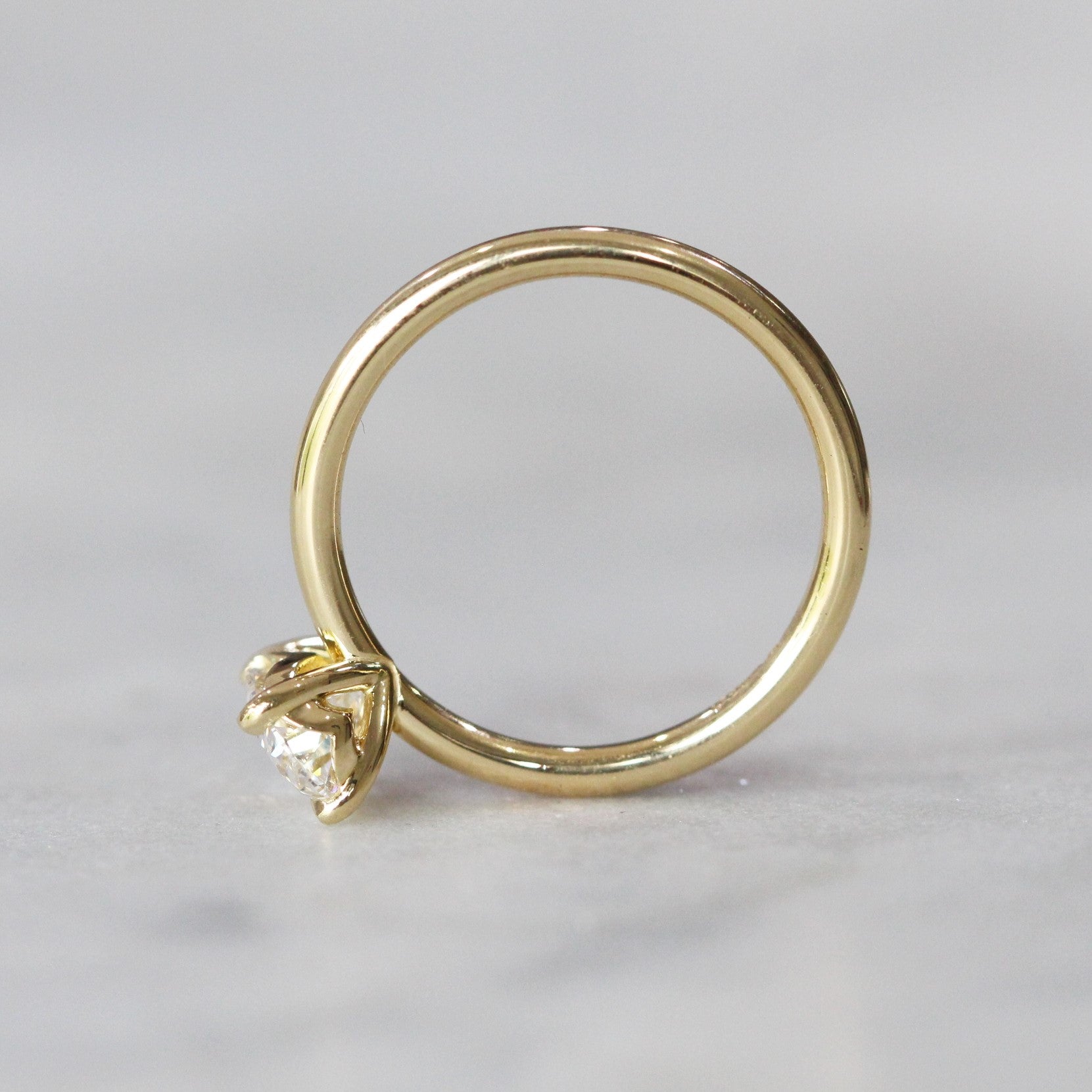 OVAL LAB DIAMOND / SOLITAIRE