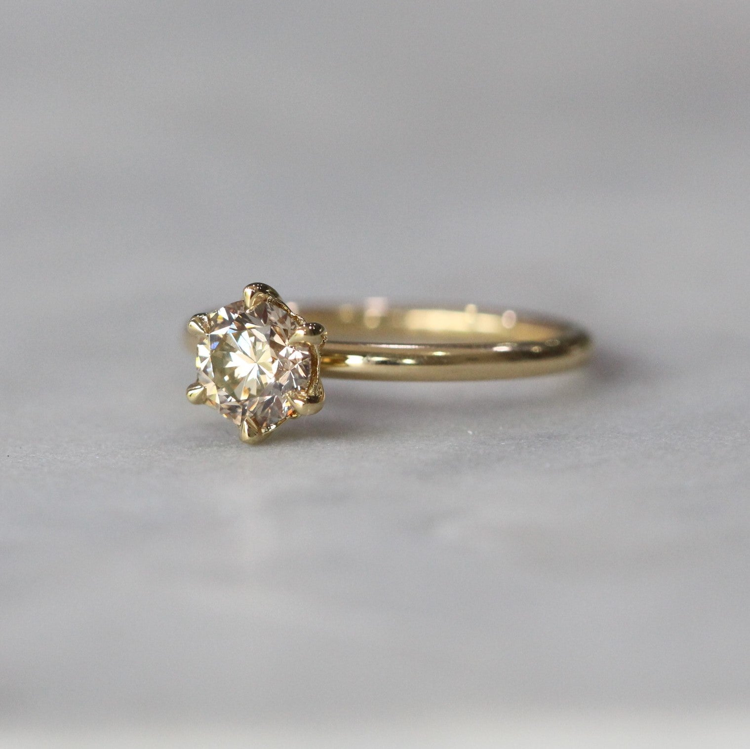 ROUND ARGYLE / SOLITAIRE RING III