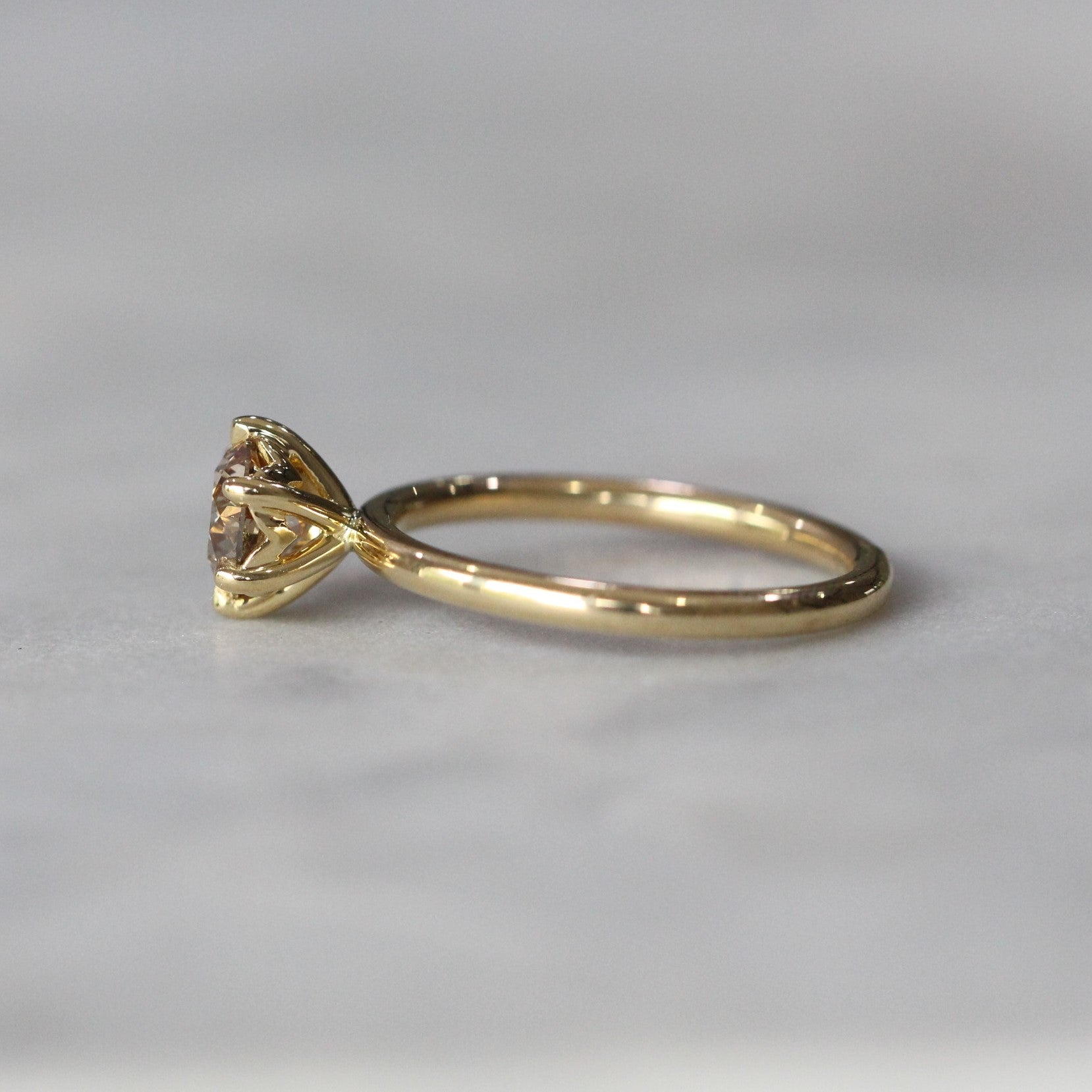 ROUND ARGYLE / SOLITAIRE RING III