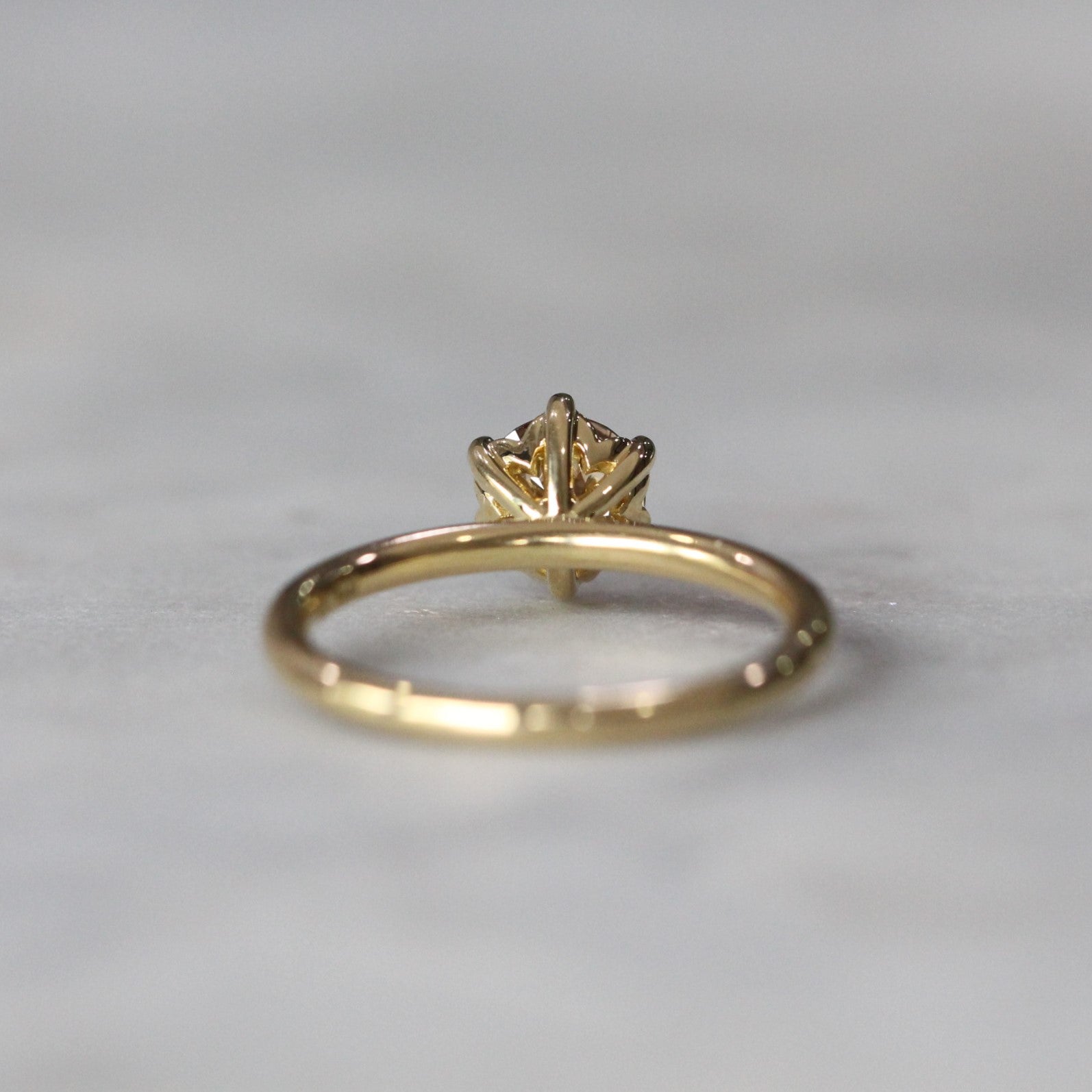 ROUND ARGYLE / SOLITAIRE RING III