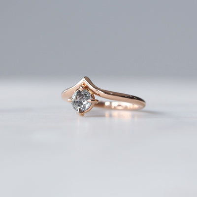 ROUND / SALT & PEPPER DIAMOND RING